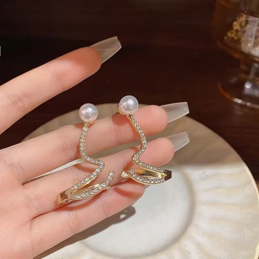 Pearl fashion ear cuff